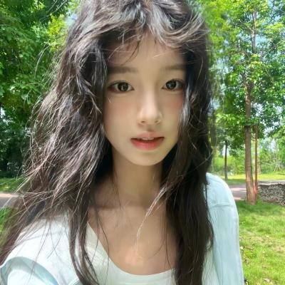背鸭子的男孩